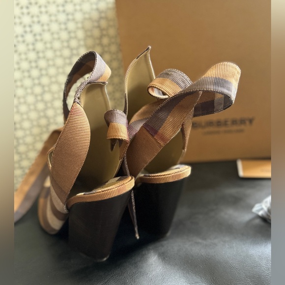 Burberry Women’s  Heeled Boots Amy Vintage Check Slingback Pumps Size 40.5 $960 - Picture 13 of 16